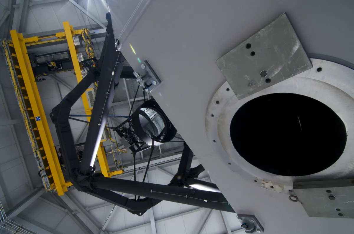 Looking up to the hyperbolic secondary mirror