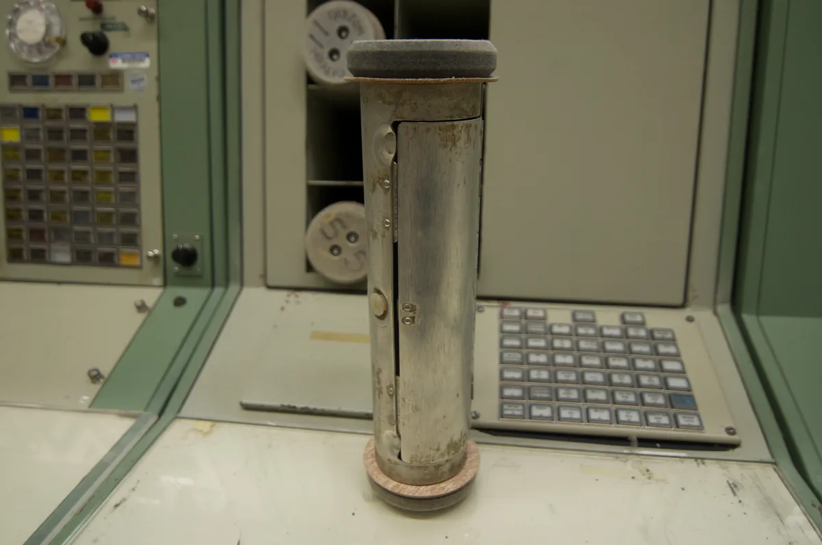 Before there was e-mail and before there was internet composed of "tubes" there was real tubes of pressurized airing del