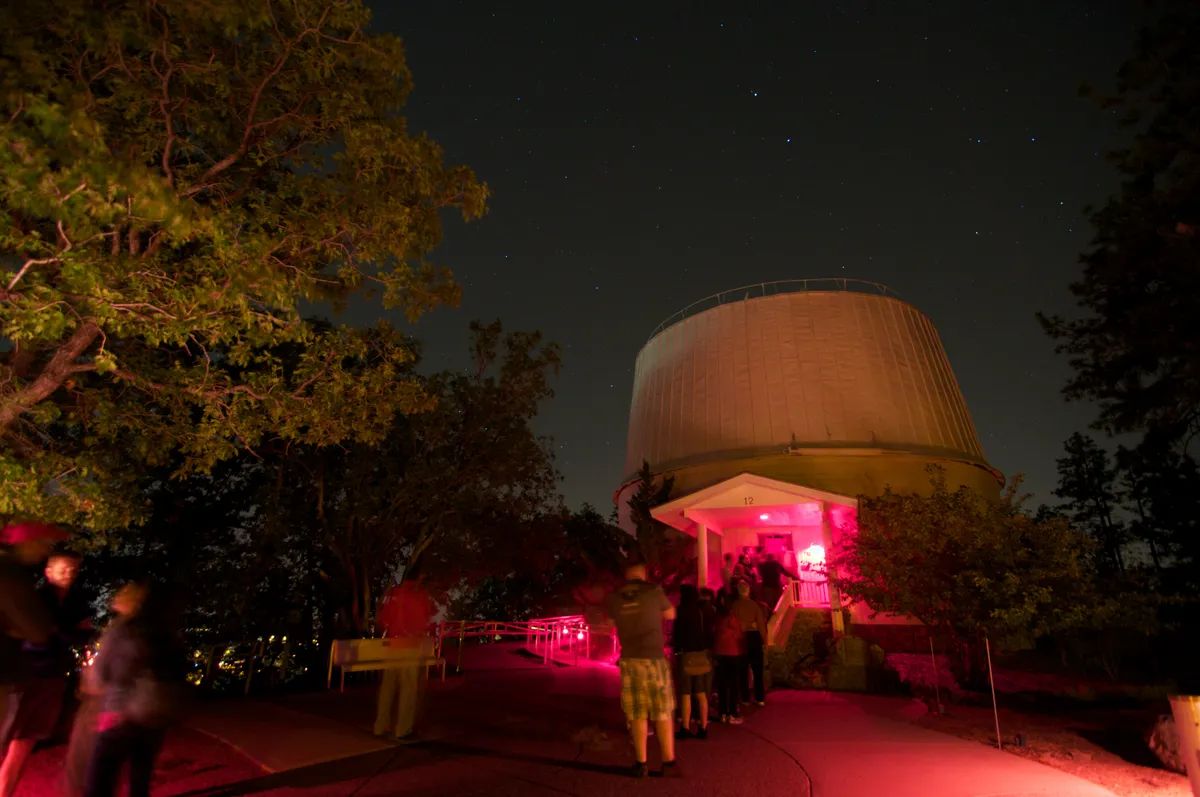 Folks waiting inline to use the Clark 24-inch refractor telescope to view Saturn